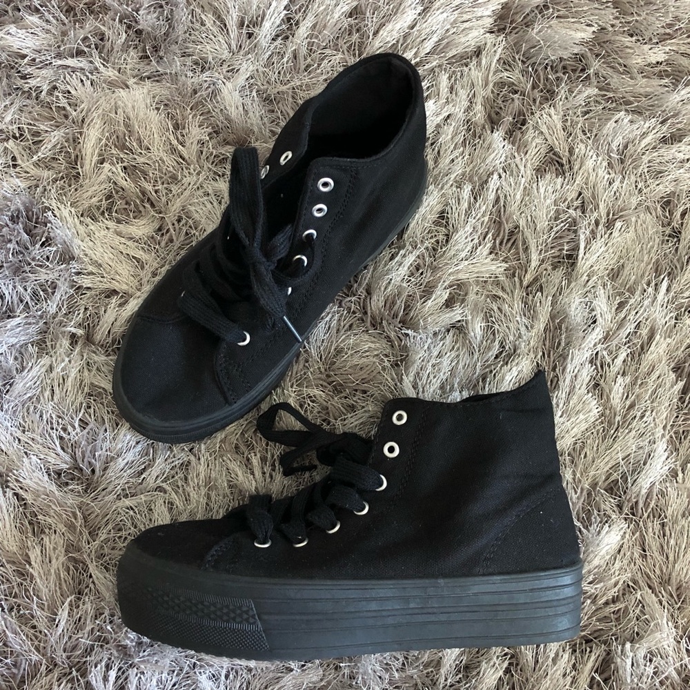 Platform sneakers
